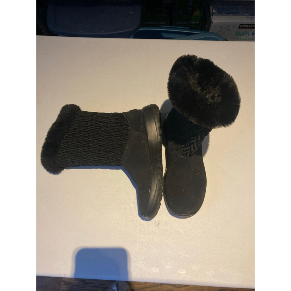 ❤️ 2 for $10 ❤️ Girls Skechers Black Winter & Rain Boots Size 6 kids